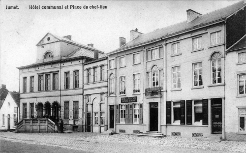 JumetA004 - Chef-Lieu - Hôtel communal et place.jpg