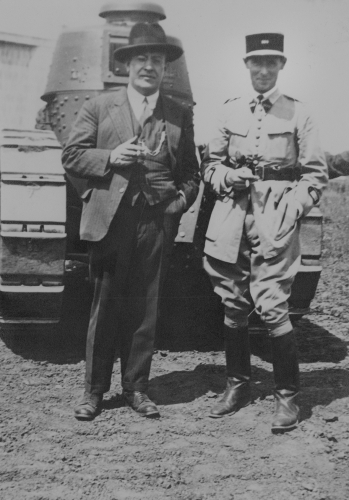 Georgesgaybis04. GG et officier français NB (2).jpg